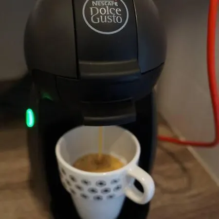 Charming Overlooking A Beautiful Garden Apartament *