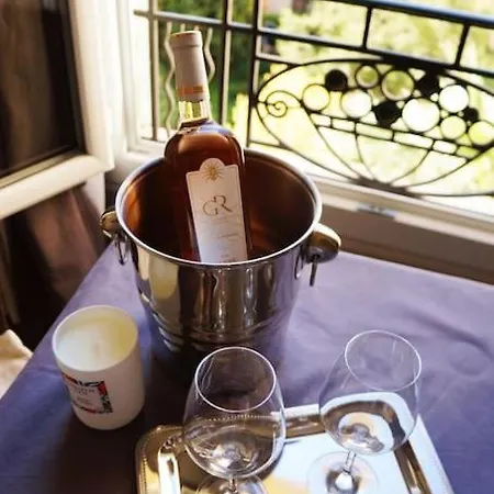 Apartament Charming Overlooking A Beautiful Garden