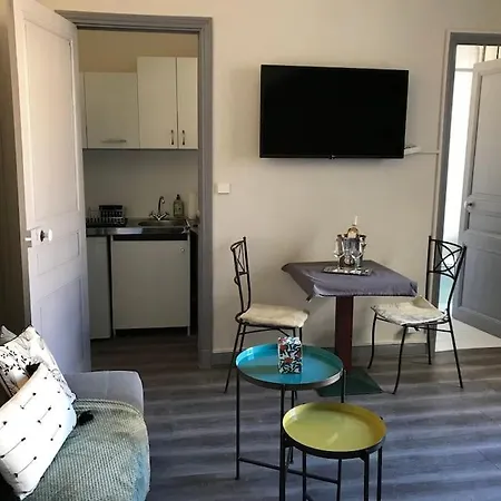 Appartamento Charming Overlooking A Beautiful Garden Nizza