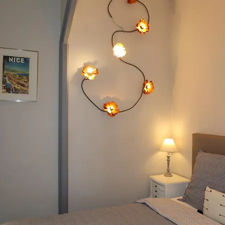 شقة Charming Overlooking A Beautiful Garden نيس