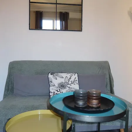 Apartament Charming Overlooking A Beautiful Garden