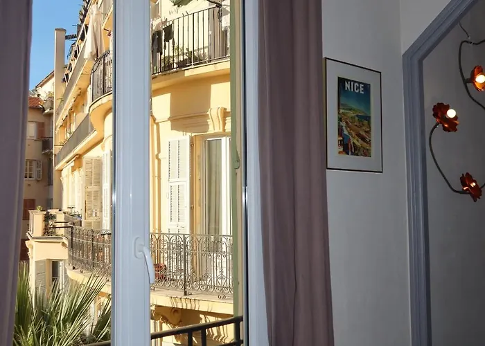 Charming Overlooking A Beautiful Garden Apartment