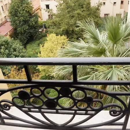 Lejlighed Charming Overlooking A Beautiful Garden